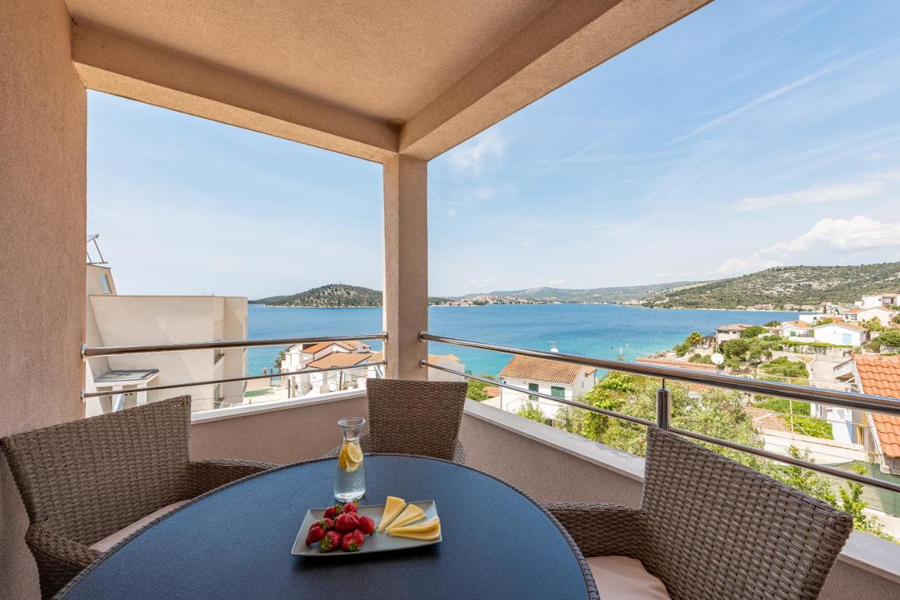 Villa Mona Apartments Ražanj 外观 照片