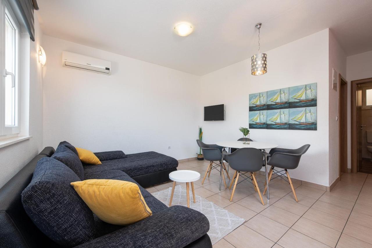 Villa Mona Apartments Ražanj 外观 照片
