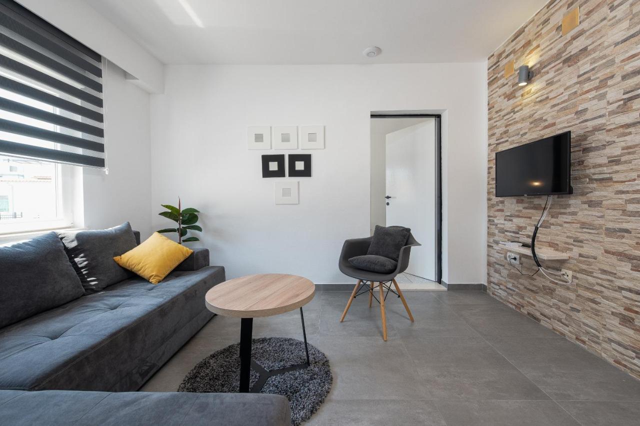 Villa Mona Apartments Ražanj 外观 照片
