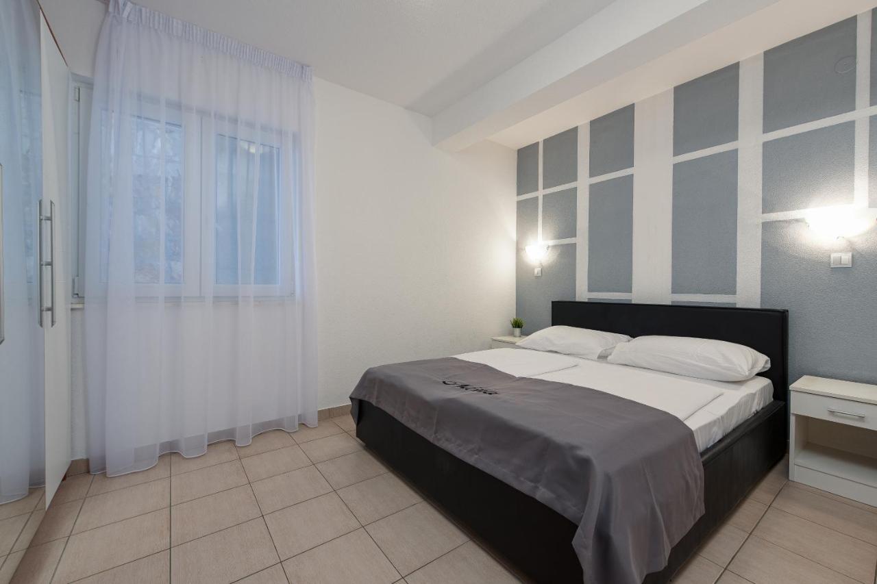 Villa Mona Apartments Ražanj 外观 照片