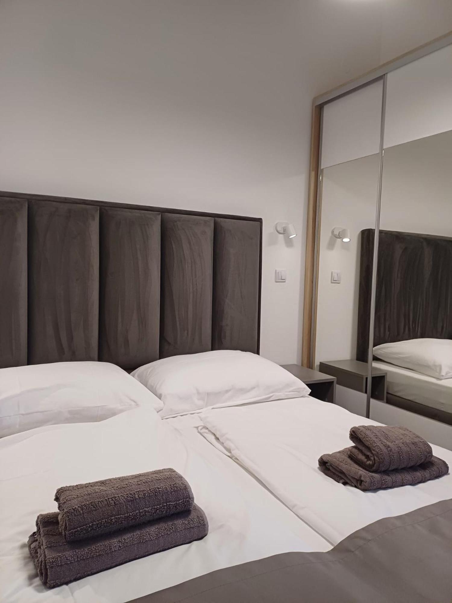 Villa Mona Apartments Ražanj 外观 照片